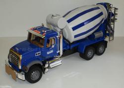 WIELKA BETONIARKA MACK 67 CM - BRUDER 02814