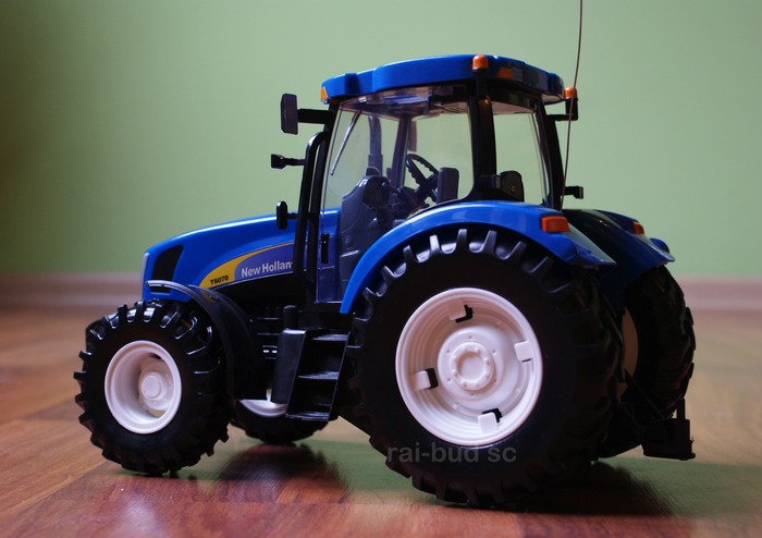 traktor zdalnie sterowany new holland t6070 1:16 wielkosc bruder