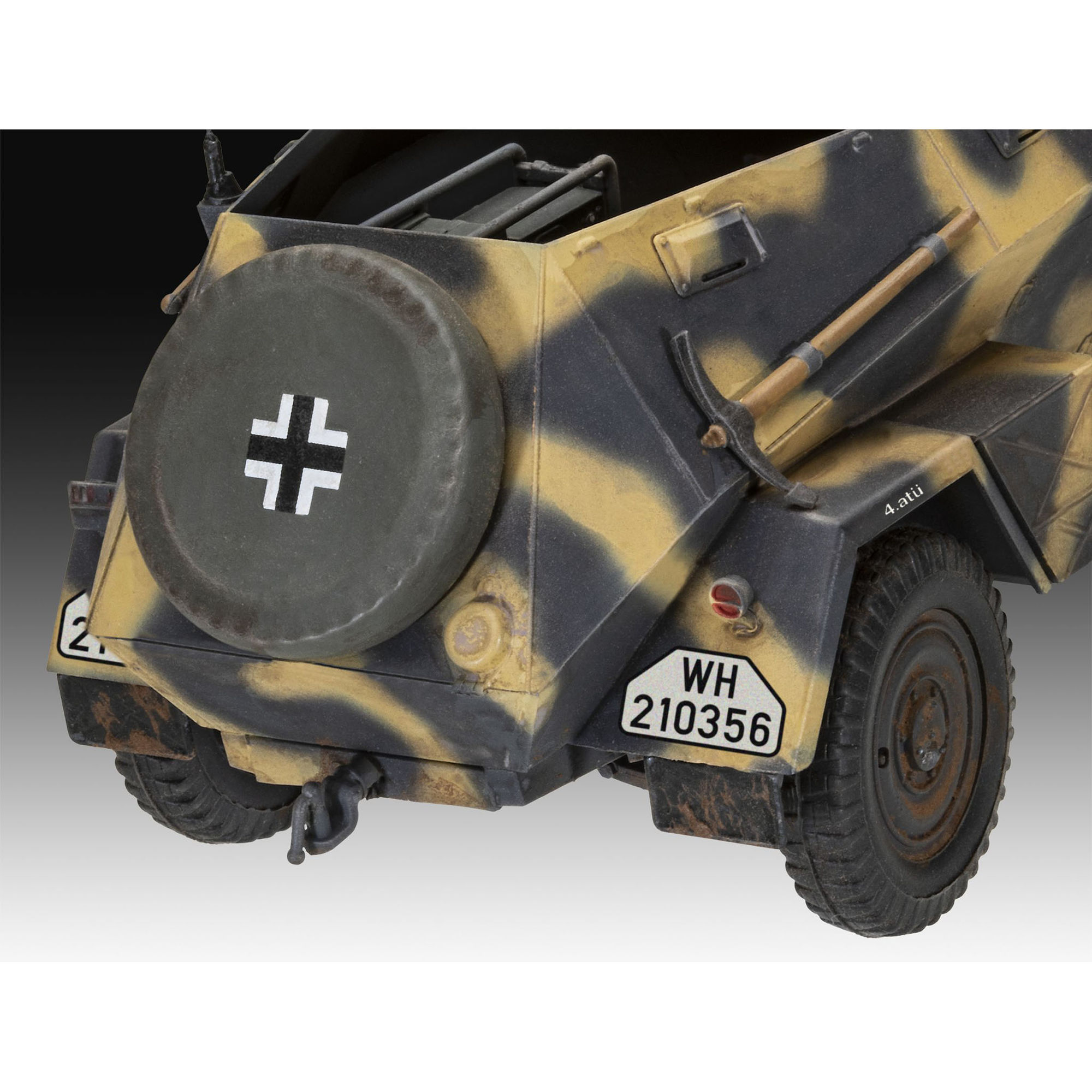 Tył modelu Sd.Kfz. 247 Ausf. B z detalami oznaczeń i wyposażenia
