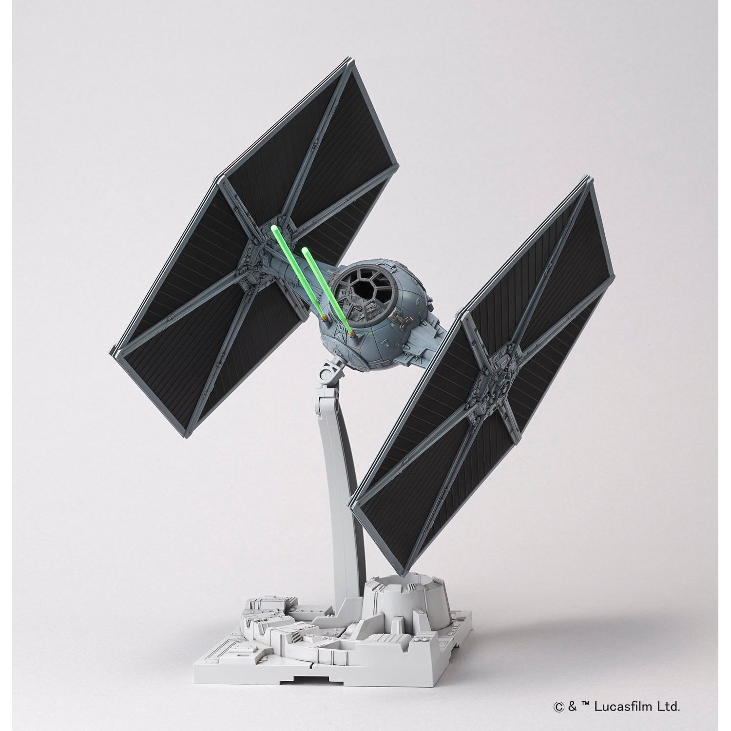 Model myśliwca TIE w skali 1/72 na podstawie
