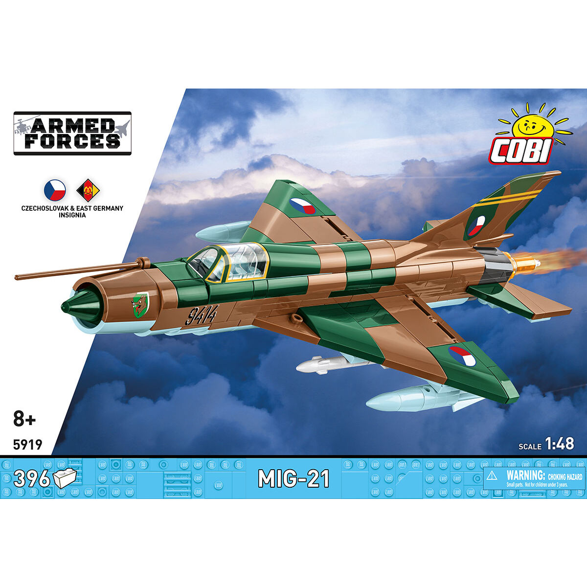 MiG-21 z podwoziem i uzbrojeniem pod skrzydłami