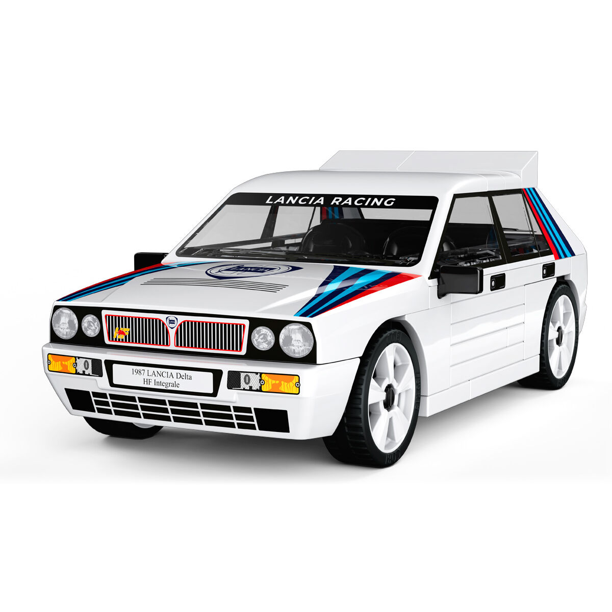 Zbudowany model Lancia Delta HF Integrale na białym tle