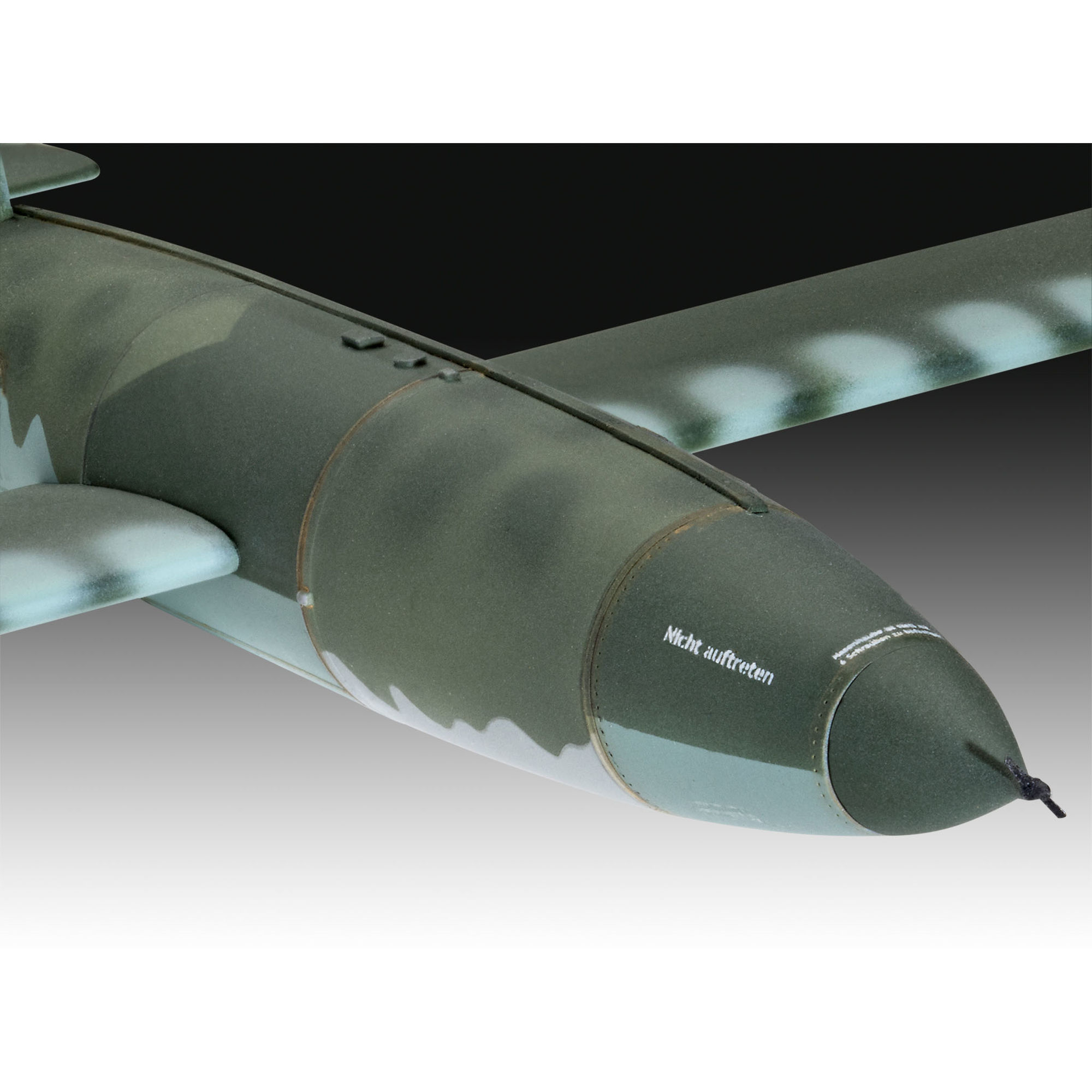 Zbliżenie nosa i skrzydła modelu Fieseler Fi103 V-1