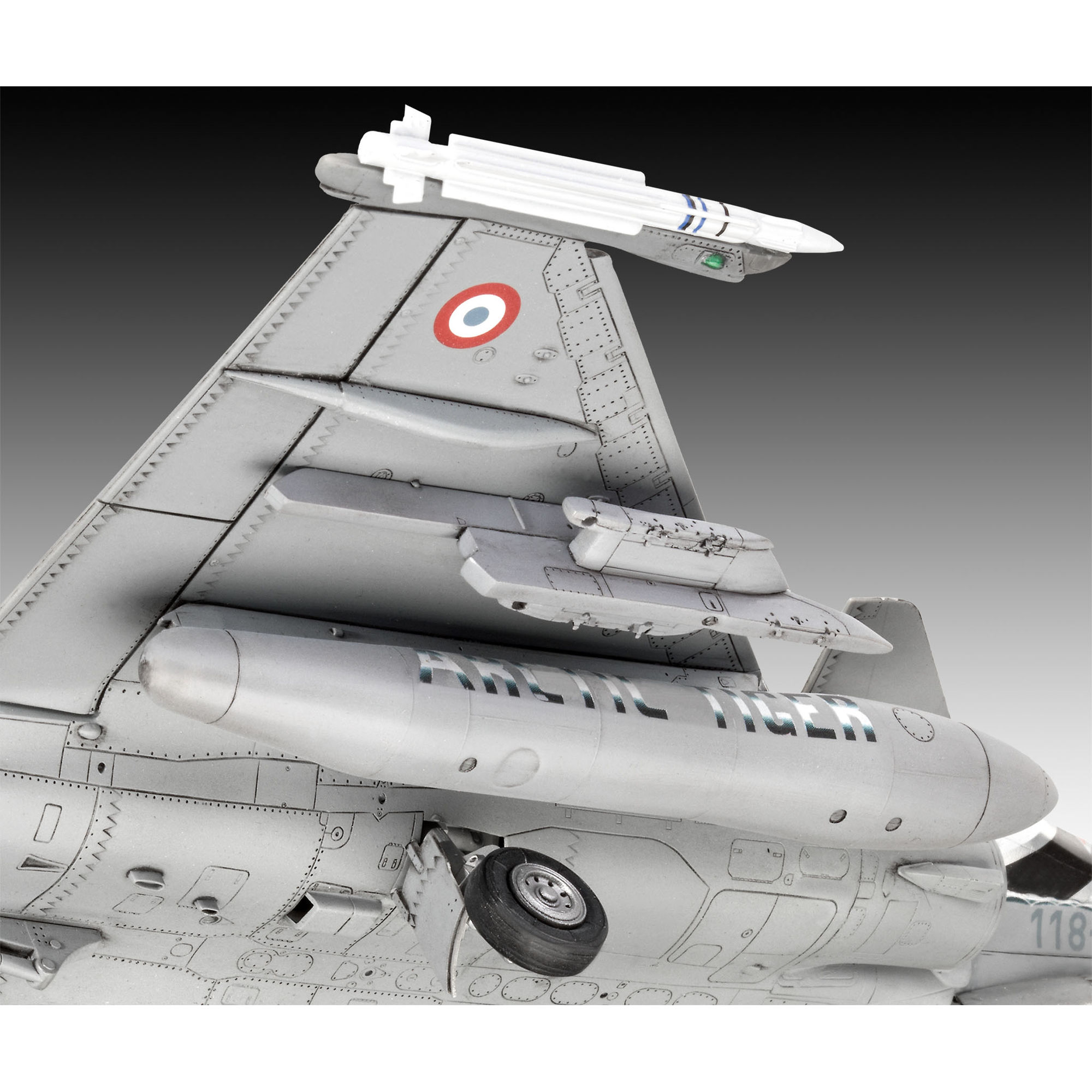 Uzbrojenie i zbiornik pod skrzydłem modelu Rafale C