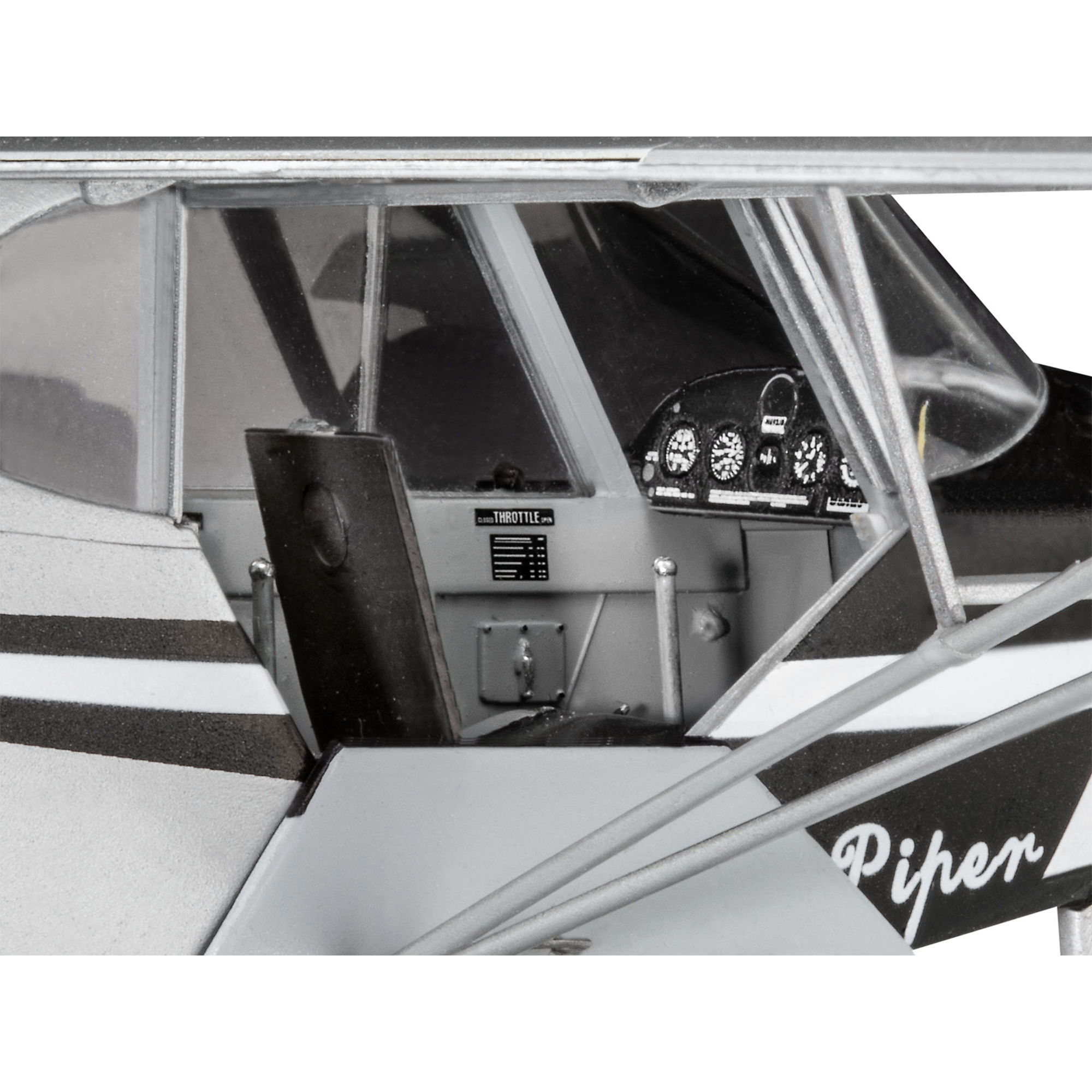 Zbliżenie kabiny i tablicy przyrządów modelu Sports Plane