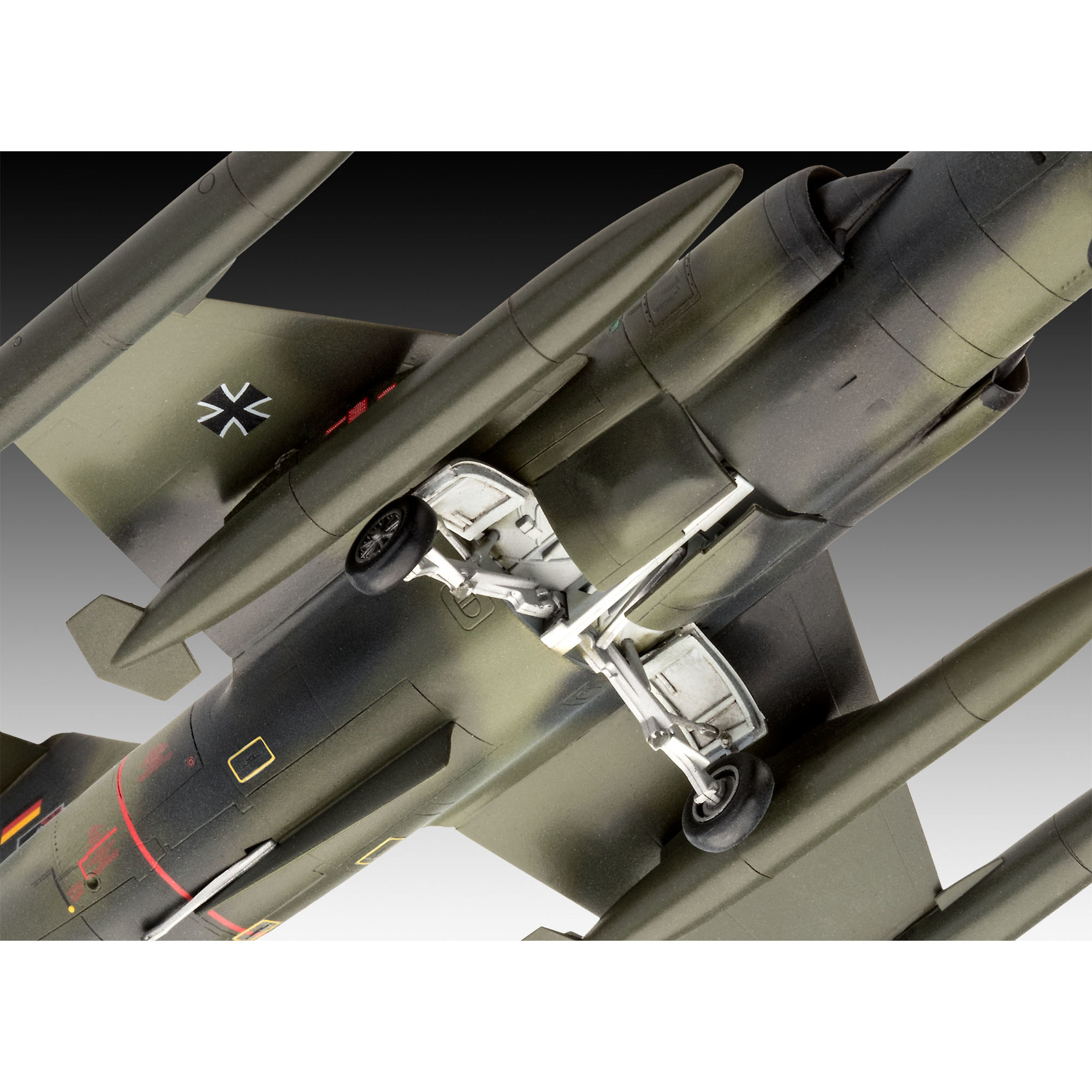 Spód modelu F-104G z podwoziem