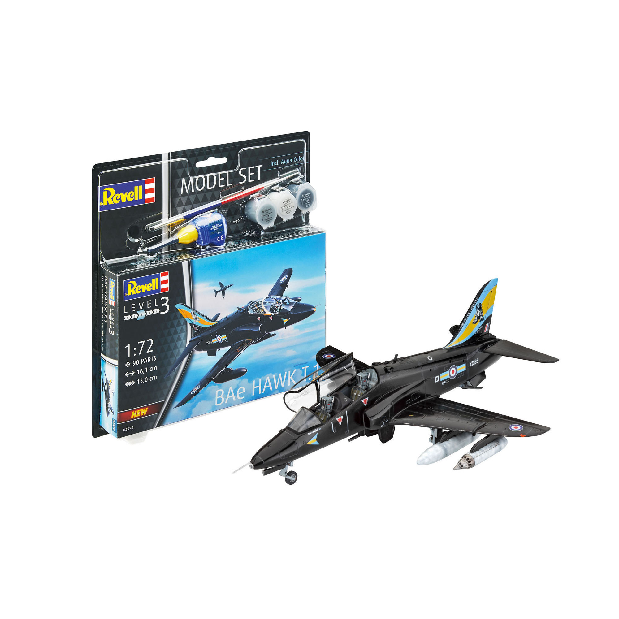 Zbudowany model samolotu BAE Hawk T.1 z zestawem Revell w tle