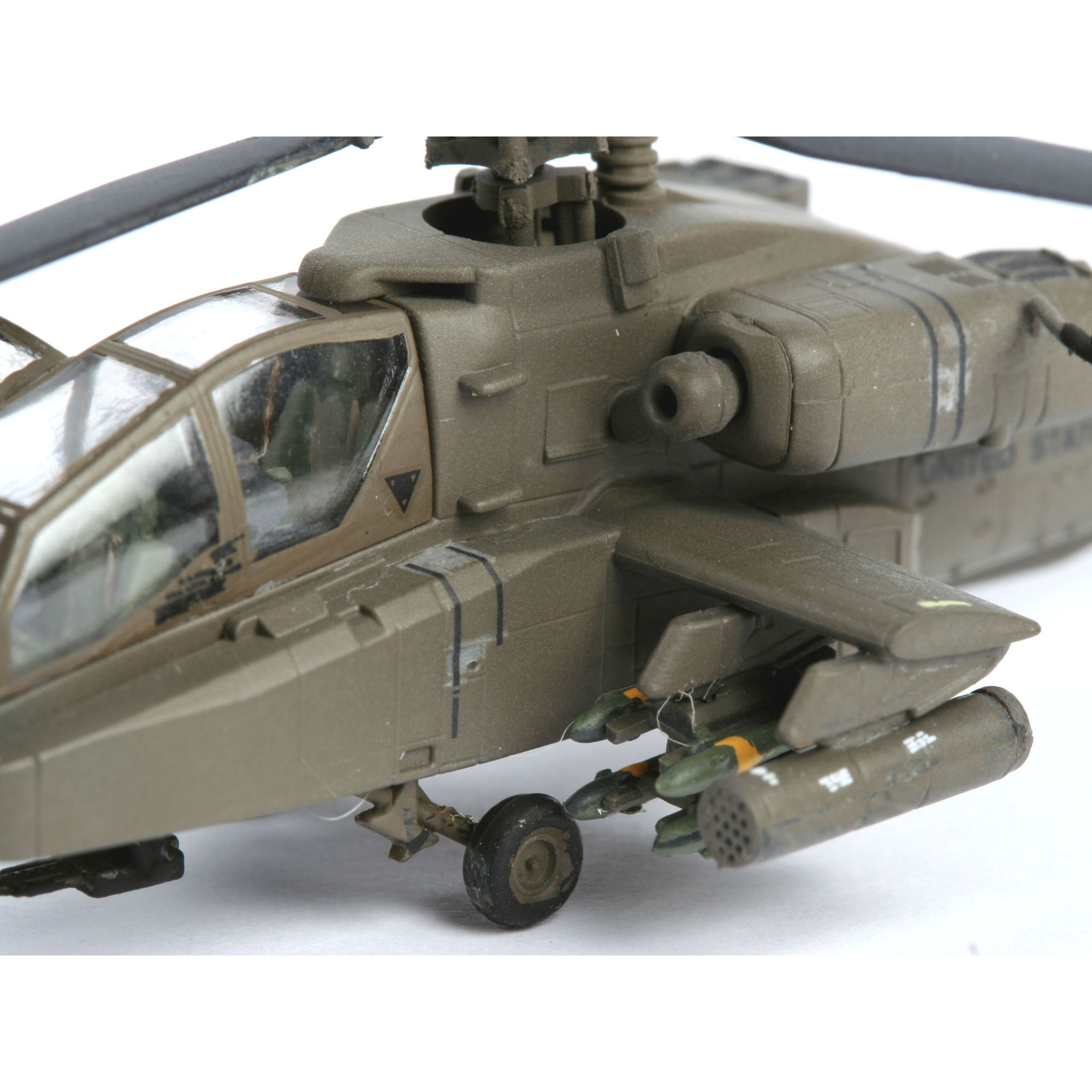 Detal kokpitu, silnika i uzbrojenia modelu AH-64D