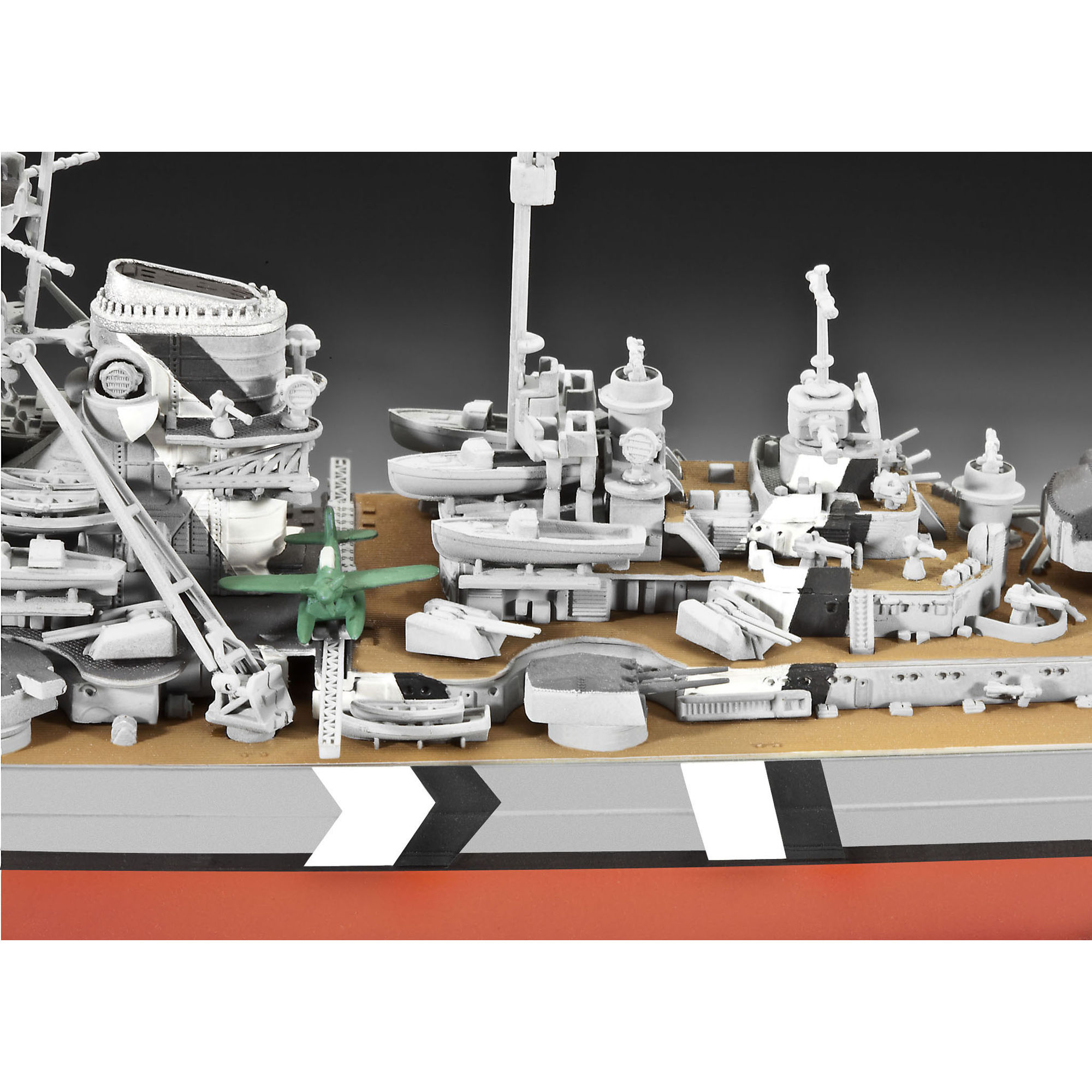 Zbliżenie pokładu i wyposażenia modelu Bismarck