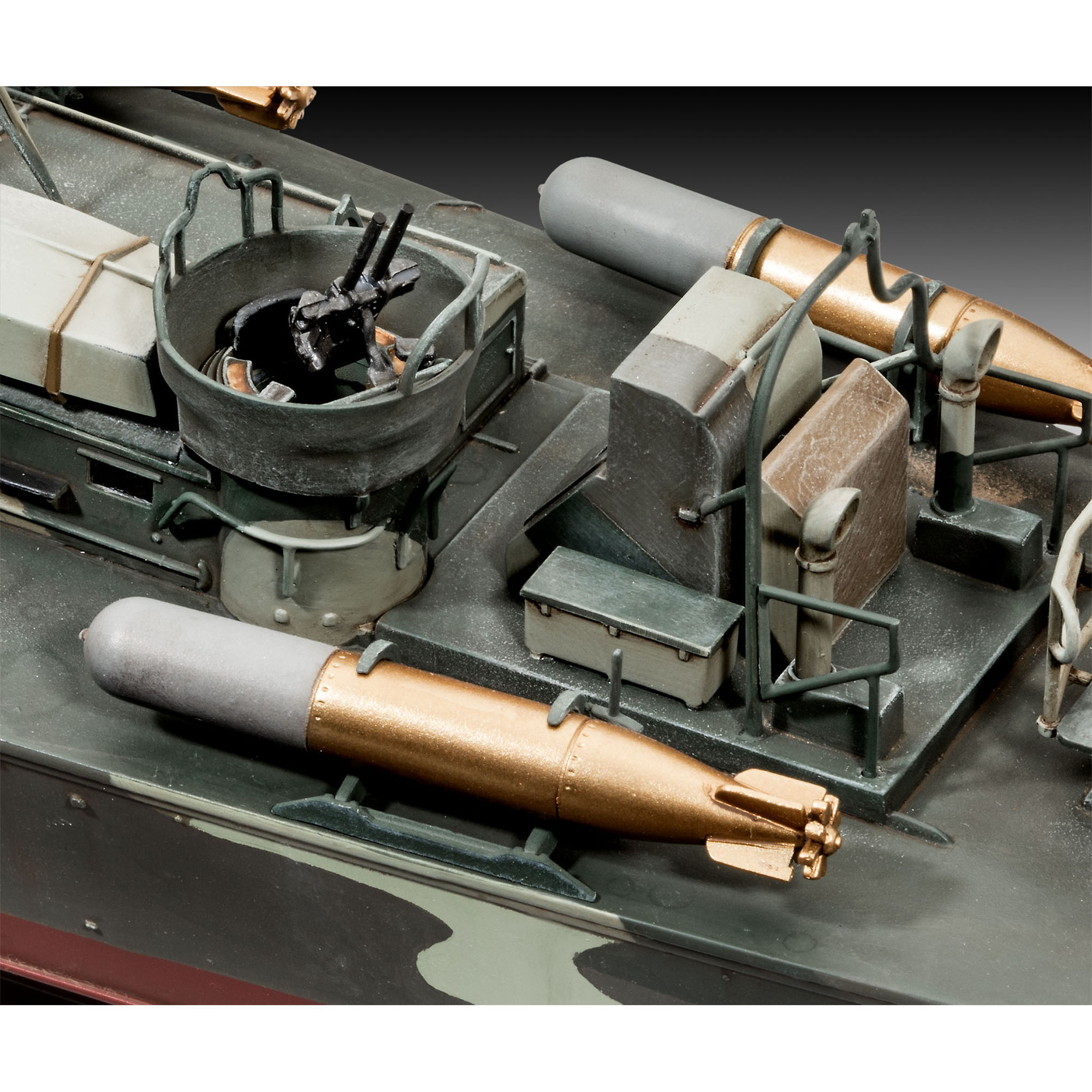Zbliżenie wyposażenia pokładu modelu PT-588