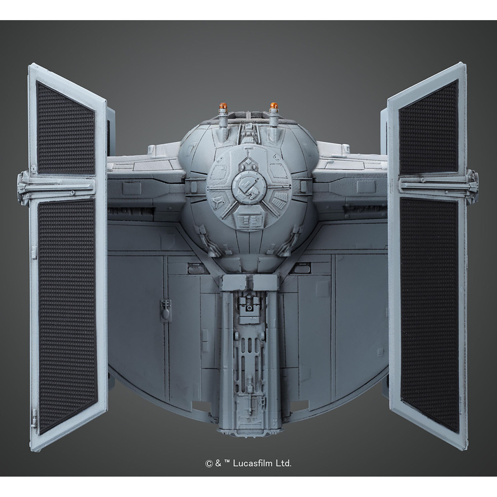 Widok modelu TIE Advanced z przodu