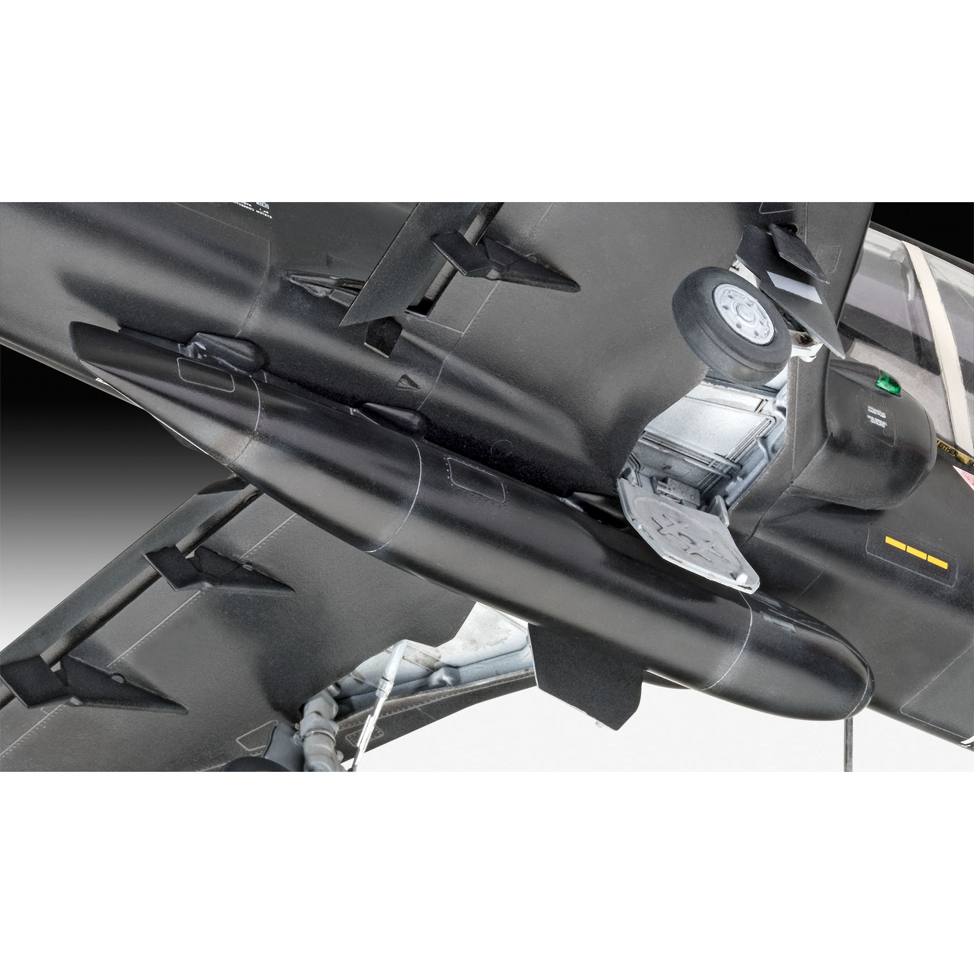 Spód modelu BAe Hawk T2 z podwoziem i elementami pod skrzydłami