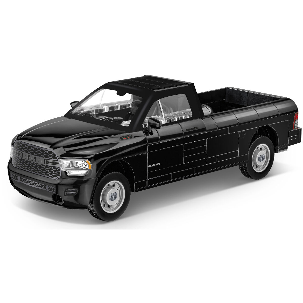 Zbudowany model RAM 2500 na białym tle