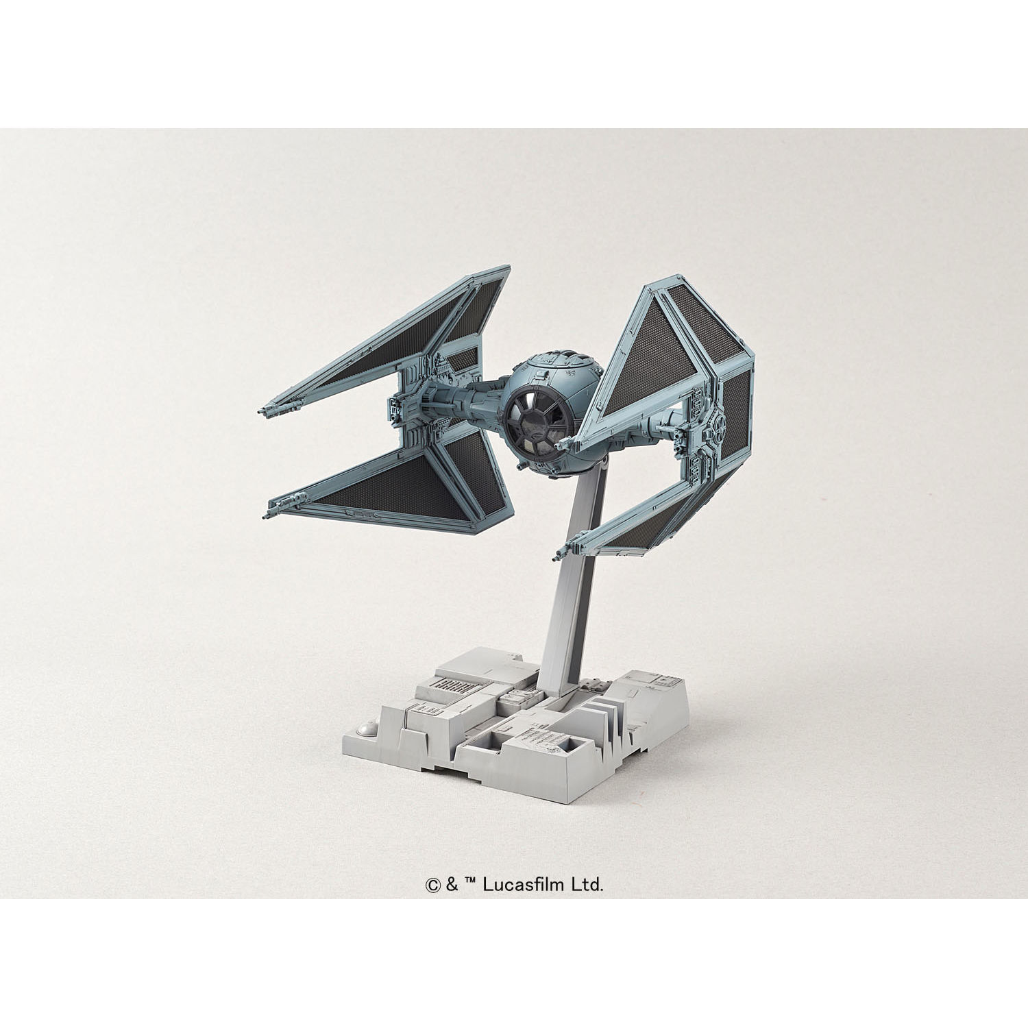 TIE Interceptor na podstawce, widok z przodu