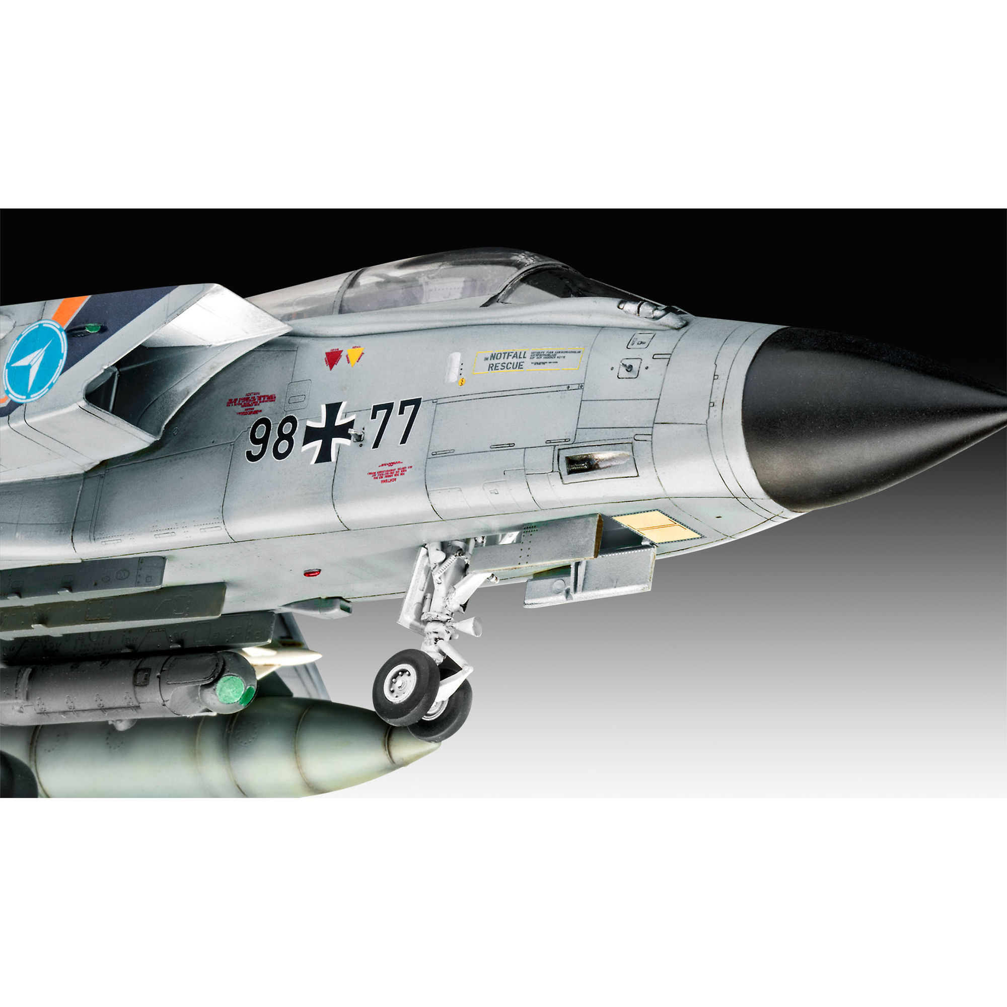 Zbliżenie przedniej części modelu Tornado ASSTA 3.1