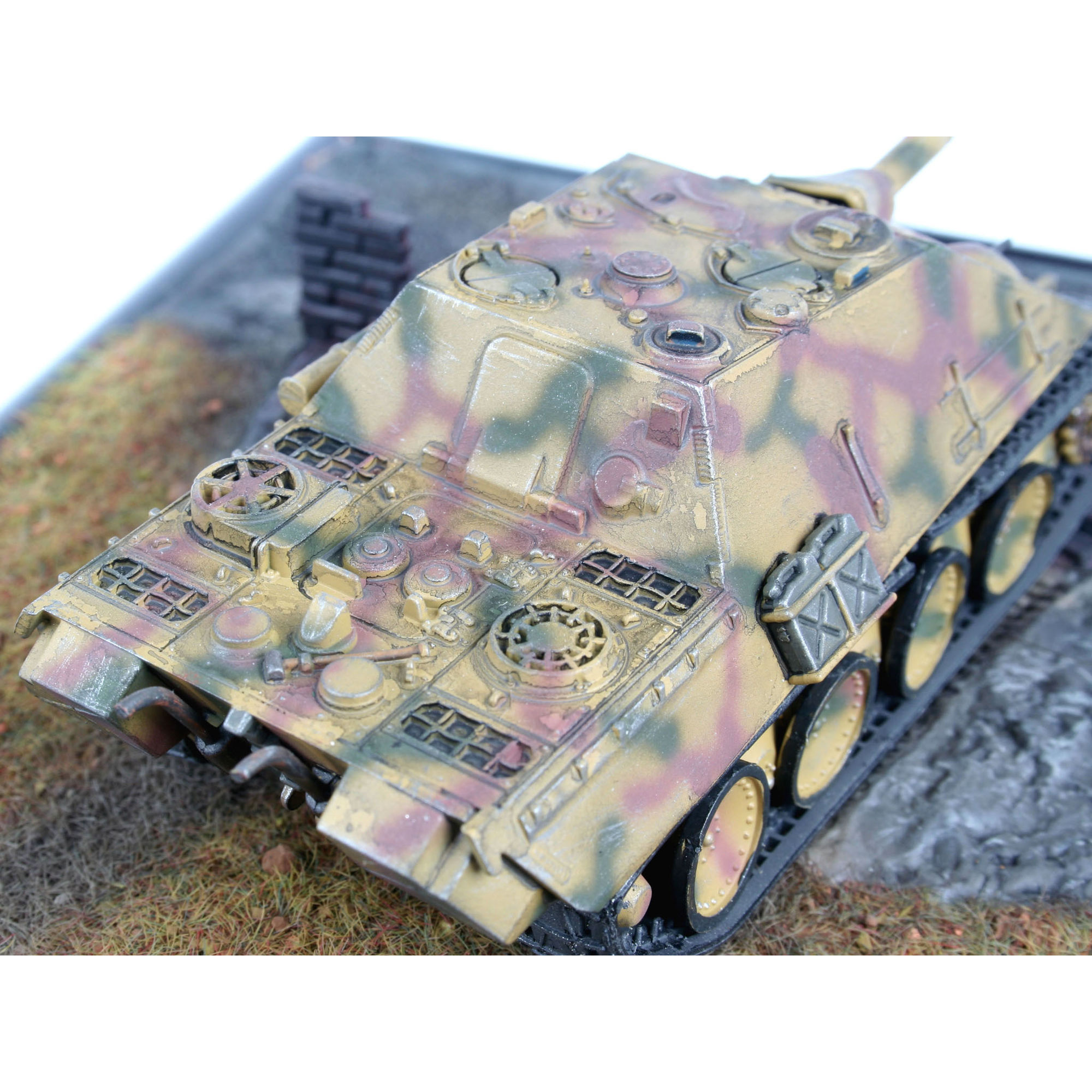 Model Jagdpanther w kamuflażu na podstawie dioramy