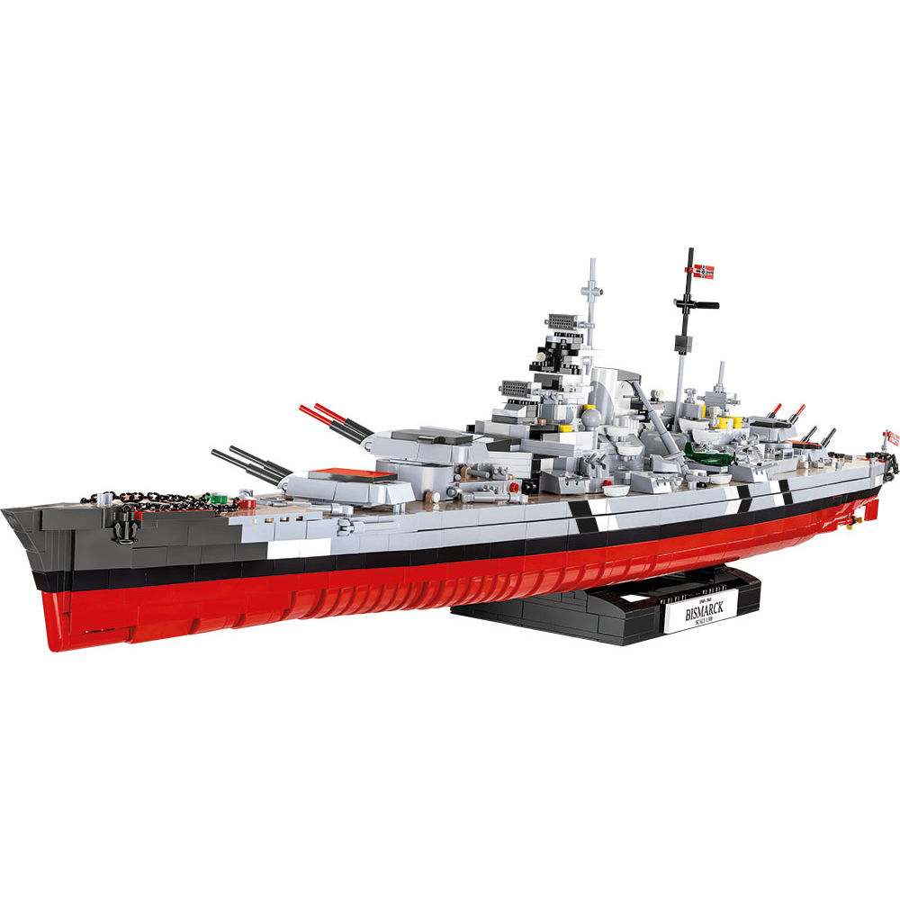Model pancernika Bismarck na podstawce ekspozycyjnej