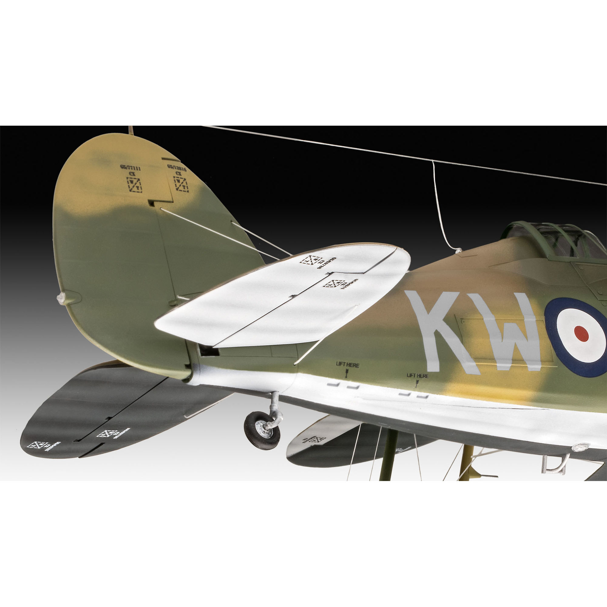 Zbliżenie statecznika i oznaczeń modelu Gloster Gladiator Mk.II