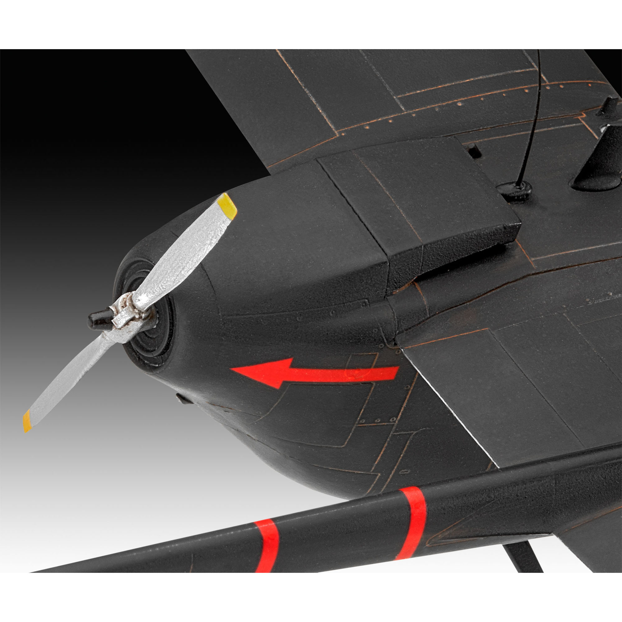 Zbliżenie śmigła i osłony silnika modelu O-2A