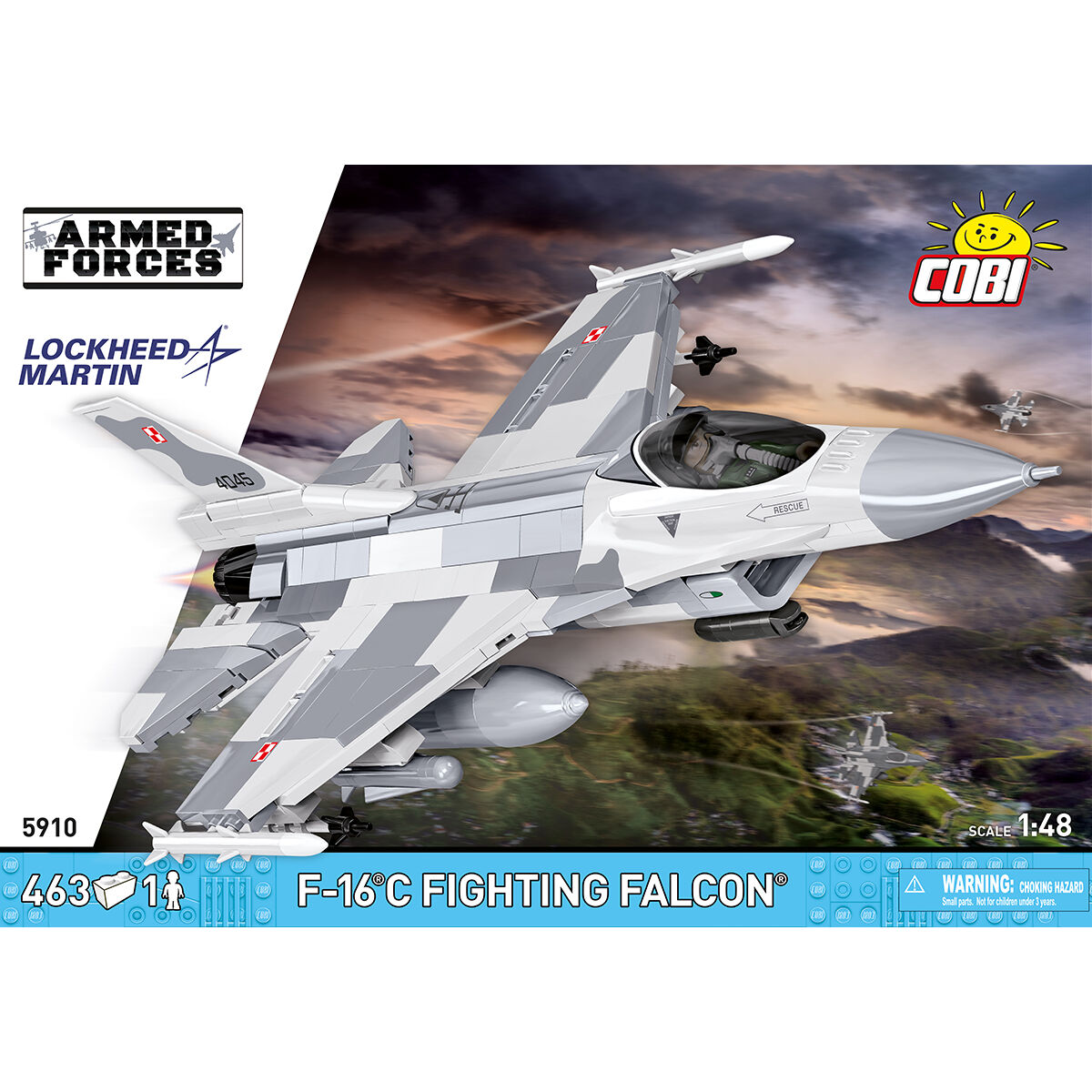 F-16C Fighting Falcon z widocznym podwoziem i uzbrojeniem