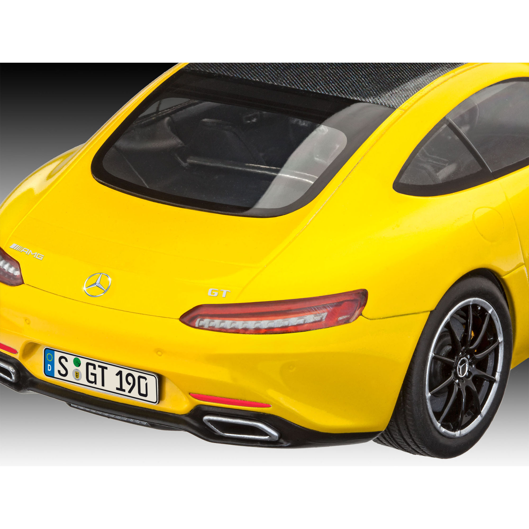 Tylna część modelu Mercedes-AMG GT z lampami i podwójnym wydechem