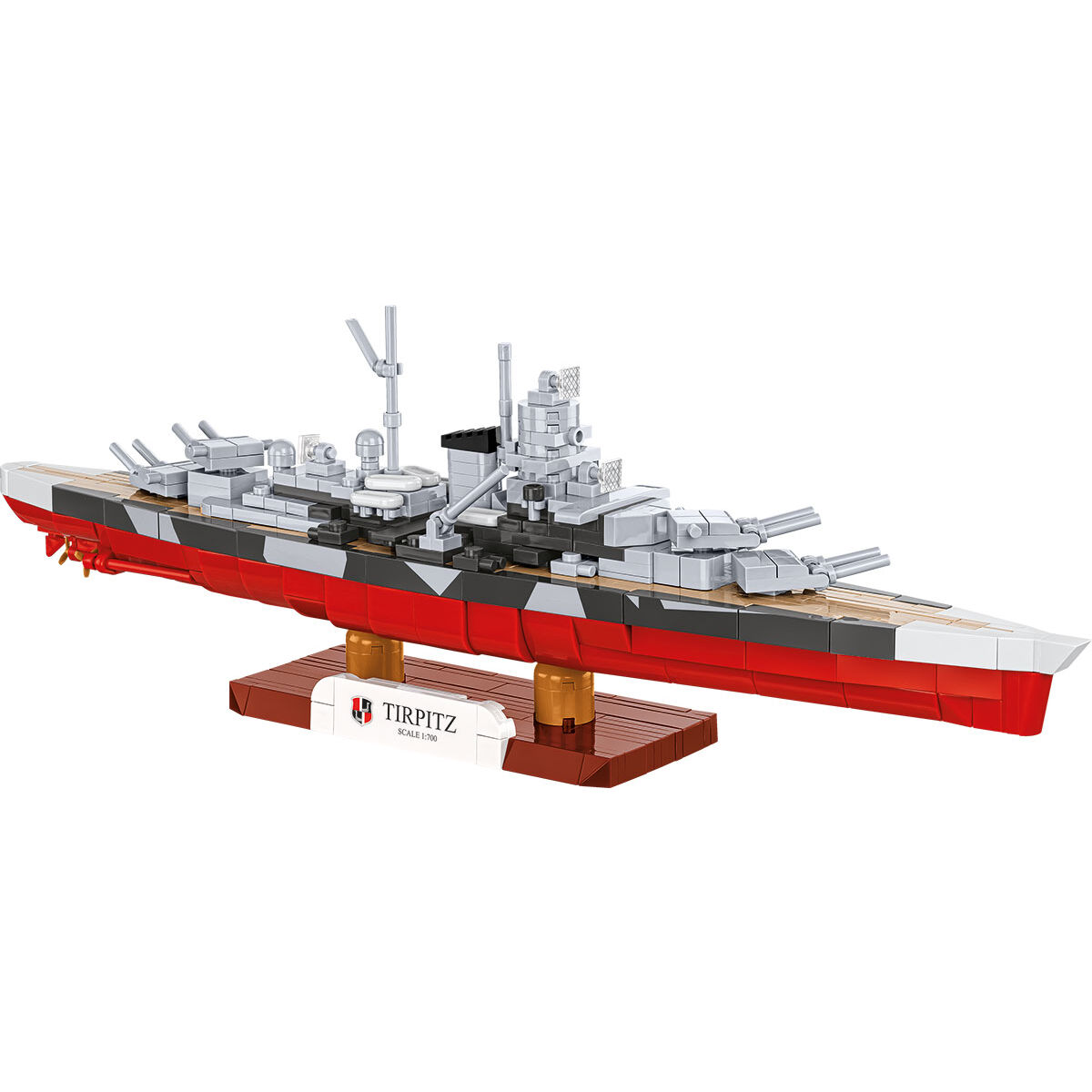 Zbudowany model pancernika Tirpitz na podstawce z tabliczką