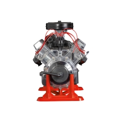 Widoczny silnik V8, skala 1:4